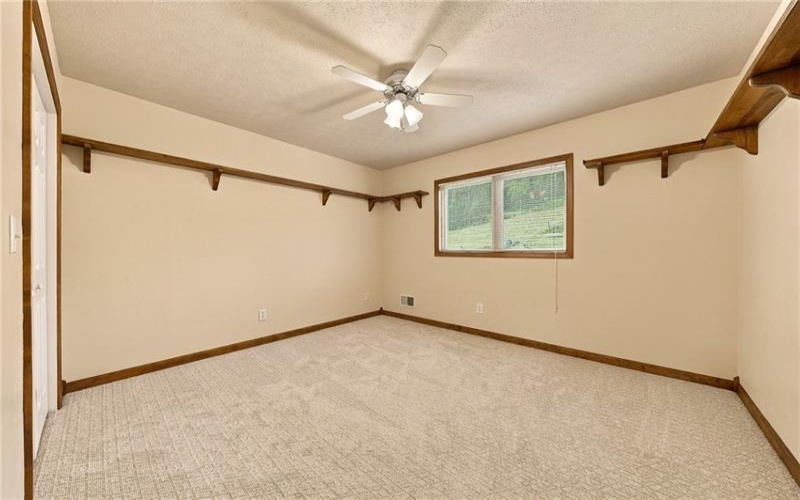 327 Sugar Run Rd, Waynesburg, 15370, 4 Bedroom Bedrooms, 11 Room Rooms,2.2 BathroomBathrooms,Residential,For Sale,Sugar Run Rd,1776358
