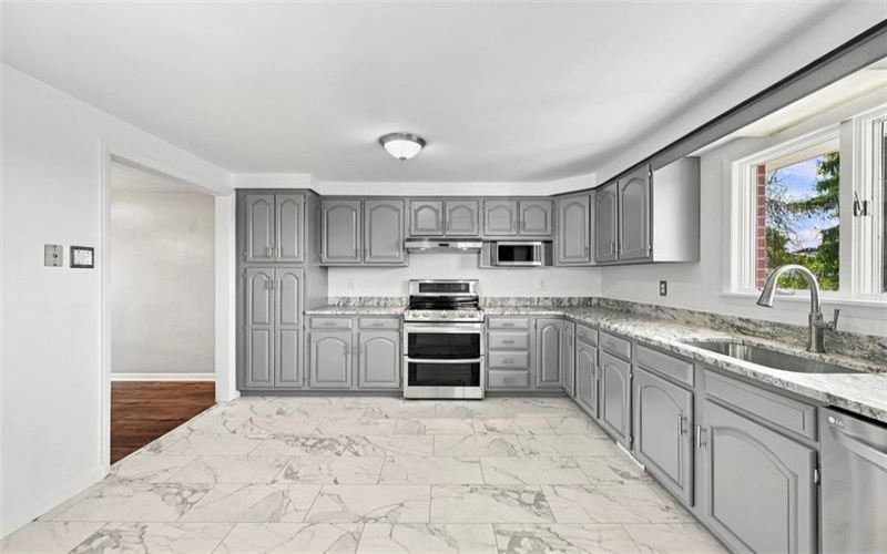 16 Rolling Hills Ave, Irwin, 15642, 3 Bedroom Bedrooms, 8 Room Rooms,1.1 BathroomBathrooms,Residential,For Sale,Rolling Hills Ave,1776366