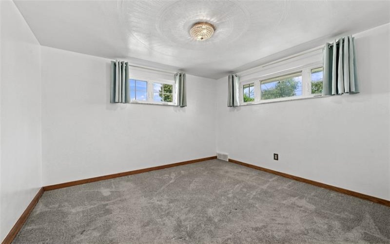 16 Rolling Hills Ave, Irwin, 15642, 3 Bedroom Bedrooms, 8 Room Rooms,1.1 BathroomBathrooms,Residential,For Sale,Rolling Hills Ave,1776366