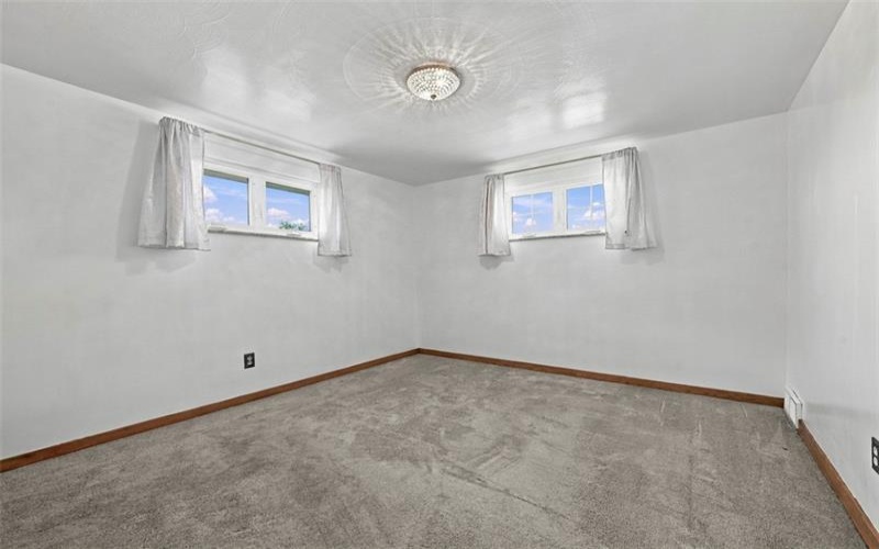16 Rolling Hills Ave, Irwin, 15642, 3 Bedroom Bedrooms, 8 Room Rooms,1.1 BathroomBathrooms,Residential,For Sale,Rolling Hills Ave,1776366