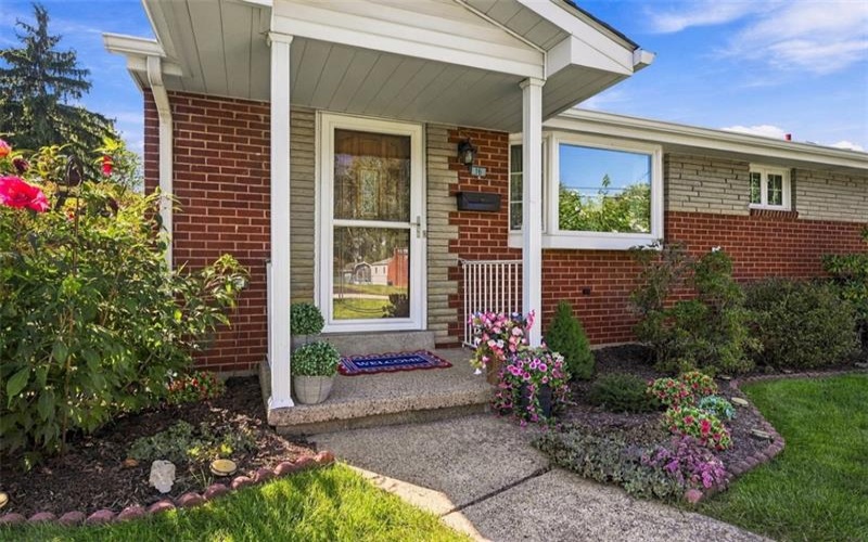 16 Rolling Hills Ave, Irwin, 15642, 3 Bedroom Bedrooms, 8 Room Rooms,1.1 BathroomBathrooms,Residential,For Sale,Rolling Hills Ave,1776366
