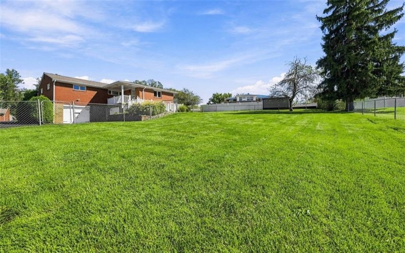 16 Rolling Hills Ave, Irwin, 15642, 3 Bedroom Bedrooms, 8 Room Rooms,1.1 BathroomBathrooms,Residential,For Sale,Rolling Hills Ave,1776366