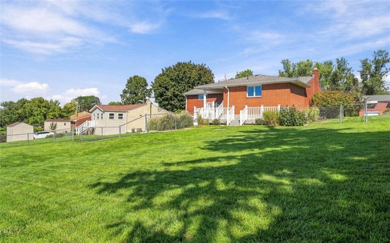 16 Rolling Hills Ave, Irwin, 15642, 3 Bedroom Bedrooms, 8 Room Rooms,1.1 BathroomBathrooms,Residential,For Sale,Rolling Hills Ave,1776366