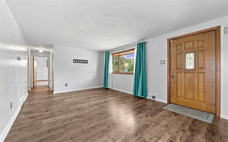 16 Rolling Hills Ave, Irwin, 15642, 3 Bedroom Bedrooms, 8 Room Rooms,1.1 BathroomBathrooms,Residential,For Sale,Rolling Hills Ave,1776366