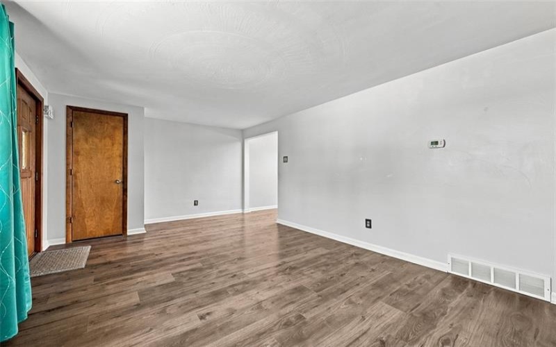 16 Rolling Hills Ave, Irwin, 15642, 3 Bedroom Bedrooms, 8 Room Rooms,1.1 BathroomBathrooms,Residential,For Sale,Rolling Hills Ave,1776366