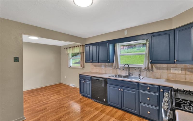 303 Pine Dr, New Stanton, 15672, 3 Bedroom Bedrooms, 8 Room Rooms,1.1 BathroomBathrooms,Residential,For Sale,Pine Dr,1776377