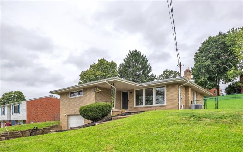 303 Pine Dr, New Stanton, 15672, 3 Bedroom Bedrooms, 8 Room Rooms,1.1 BathroomBathrooms,Residential,For Sale,Pine Dr,1776377