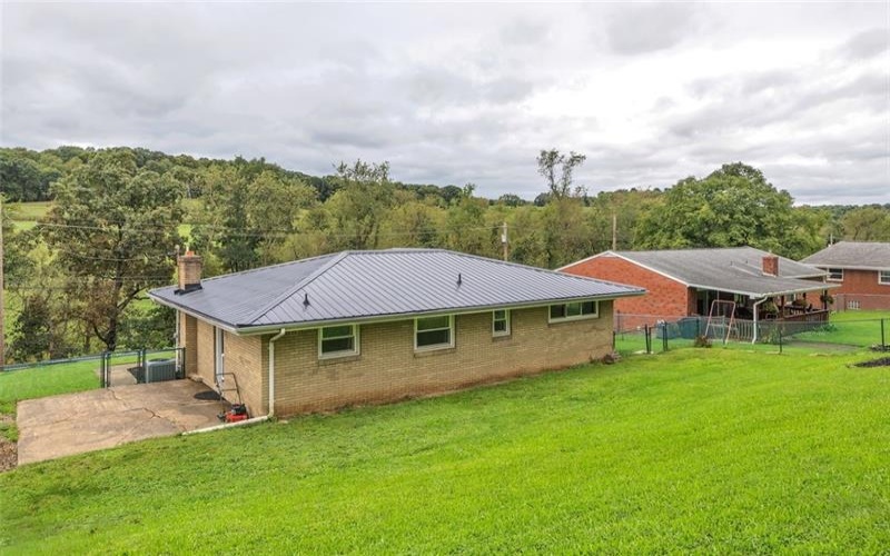 303 Pine Dr, New Stanton, 15672, 3 Bedroom Bedrooms, 8 Room Rooms,1.1 BathroomBathrooms,Residential,For Sale,Pine Dr,1776377