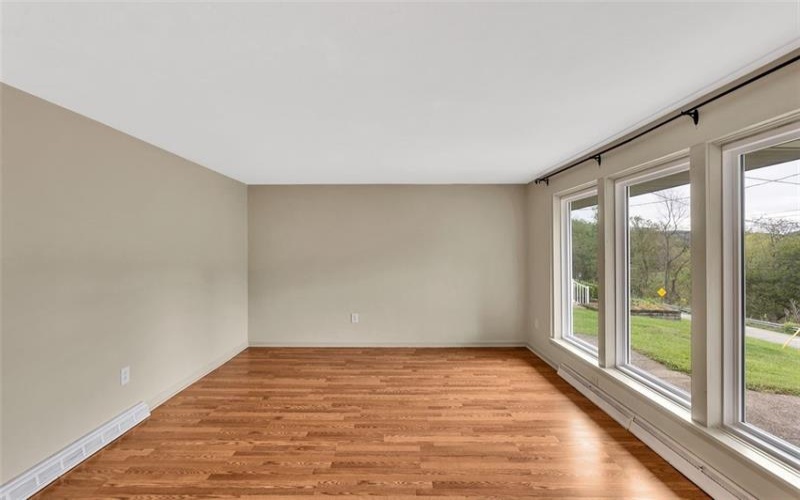 303 Pine Dr, New Stanton, 15672, 3 Bedroom Bedrooms, 8 Room Rooms,1.1 BathroomBathrooms,Residential,For Sale,Pine Dr,1776377
