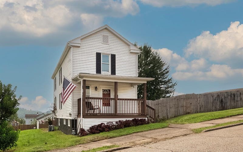 722 Giffin AVENUE, Canonsburg, 15317, 3 Bedroom Bedrooms, ,1.1 BathroomBathrooms,Residential,For Sale,Giffin,1770452