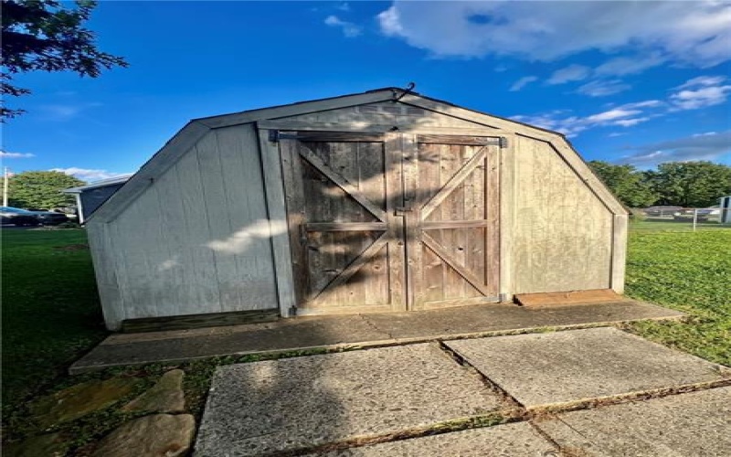 108 N. 1st St, Masontown, 15461, 3 Bedroom Bedrooms, ,2.1 BathroomBathrooms,Residential,For Sale,N. 1st St,1774320