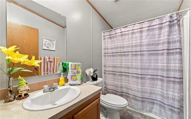 208 KNIGHT DRIVE, ROSTRAVER, 15012, 3 Bedroom Bedrooms, 5 Room Rooms,2 BathroomBathrooms,Residential,For Sale,KNIGHT DRIVE,1775486