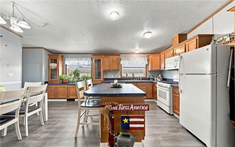 208 KNIGHT DRIVE, ROSTRAVER, 15012, 3 Bedroom Bedrooms, 5 Room Rooms,2 BathroomBathrooms,Residential,For Sale,KNIGHT DRIVE,1775486