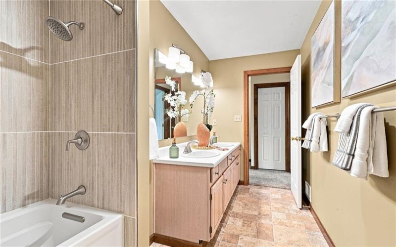 1124 CRANSTON DRIVE, Greensburg, 15601, 2 Bedroom Bedrooms, 6 Room Rooms,1.1 BathroomBathrooms,Residential,For Sale,CRANSTON DRIVE,1770912