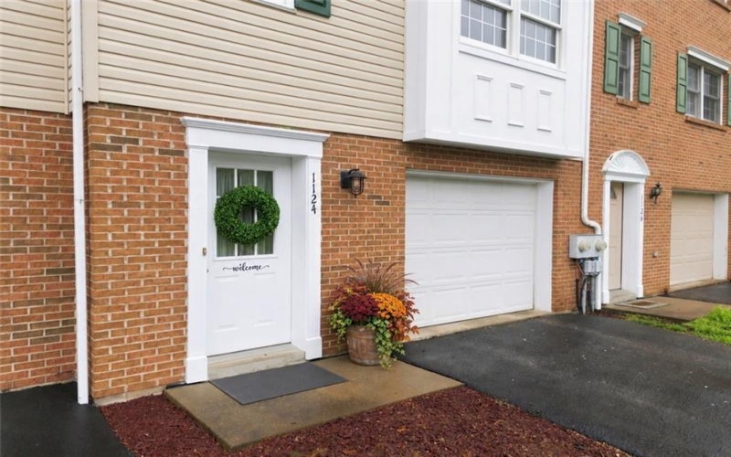 1124 CRANSTON DRIVE, Greensburg, 15601, 2 Bedroom Bedrooms, 6 Room Rooms,1.1 BathroomBathrooms,Residential,For Sale,CRANSTON DRIVE,1770912