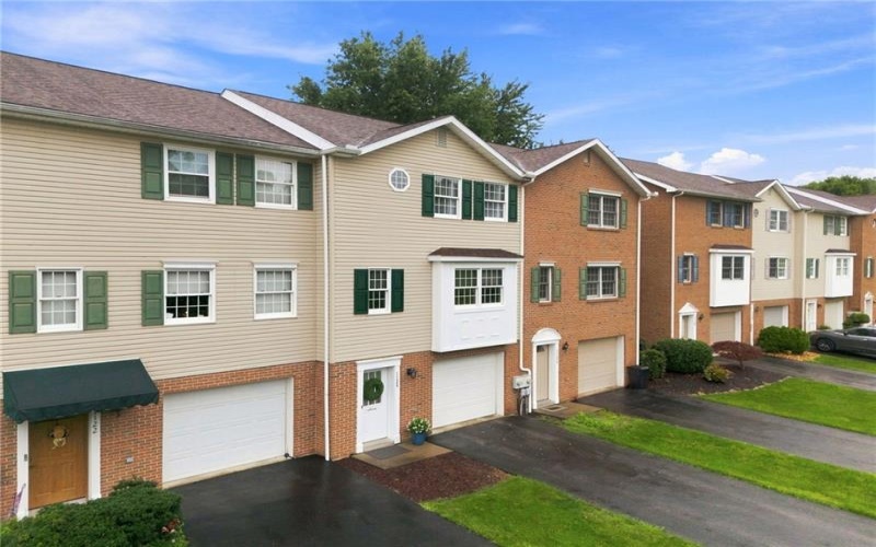 1124 CRANSTON DRIVE, Greensburg, 15601, 2 Bedroom Bedrooms, 6 Room Rooms,1.1 BathroomBathrooms,Residential,For Sale,CRANSTON DRIVE,1770912