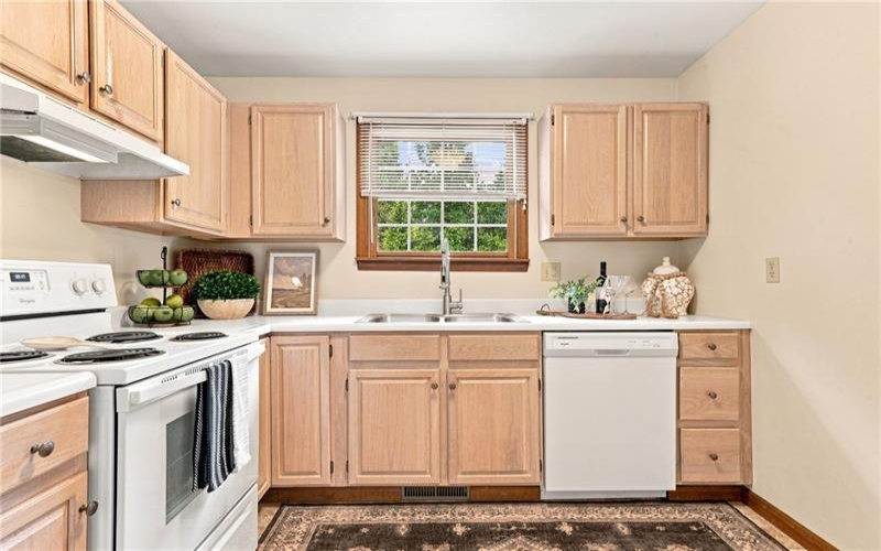 1124 CRANSTON DRIVE, Greensburg, 15601, 2 Bedroom Bedrooms, 6 Room Rooms,1.1 BathroomBathrooms,Residential,For Sale,CRANSTON DRIVE,1770912