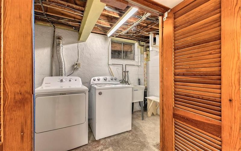2040 Thomas DRIVE, White Oak, 15131, 3 Bedroom Bedrooms, 7 Room Rooms,2 BathroomBathrooms,Residential,For Sale,Thomas,1771863