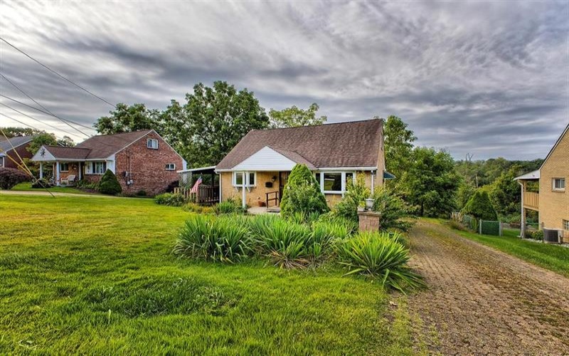 2040 Thomas DRIVE, White Oak, 15131, 3 Bedroom Bedrooms, 7 Room Rooms,2 BathroomBathrooms,Residential,For Sale,Thomas,1771863