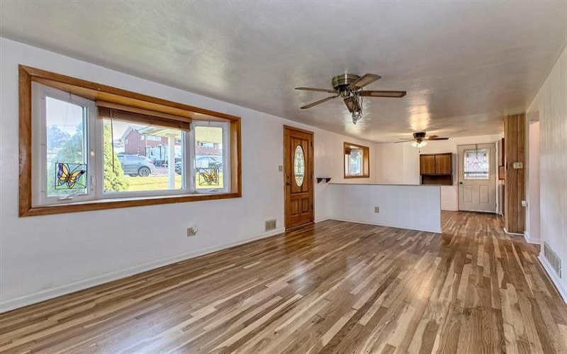 2040 Thomas DRIVE, White Oak, 15131, 3 Bedroom Bedrooms, 7 Room Rooms,2 BathroomBathrooms,Residential,For Sale,Thomas,1771863