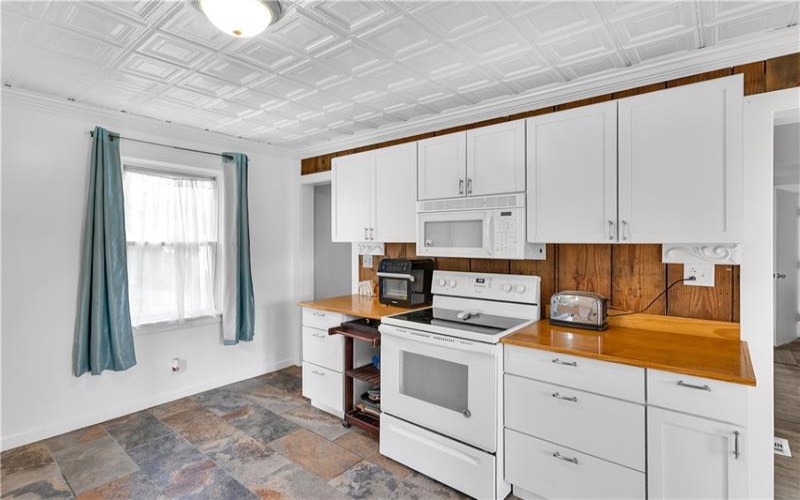 31 Penn, MANOR, 15665, 4 Bedroom Bedrooms, 8 Room Rooms,2 BathroomBathrooms,Residential,For Sale,Penn,1776514