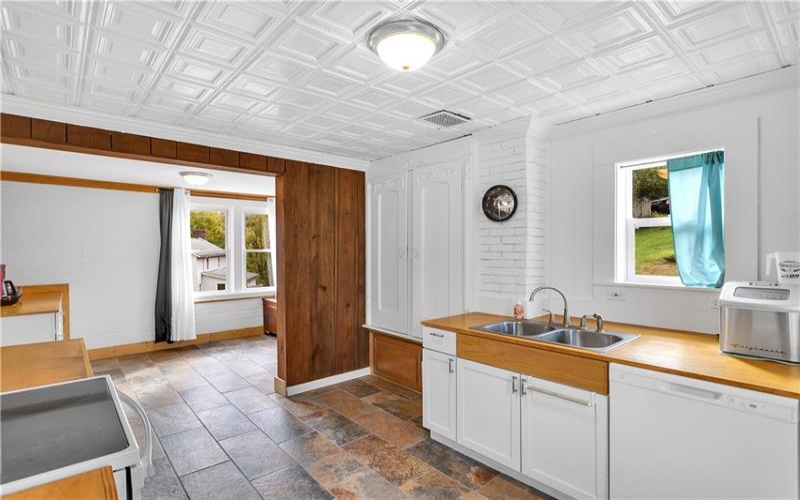 31 Penn, MANOR, 15665, 4 Bedroom Bedrooms, 8 Room Rooms,2 BathroomBathrooms,Residential,For Sale,Penn,1776514