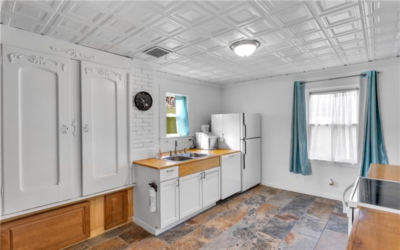 31 Penn, MANOR, 15665, 4 Bedroom Bedrooms, 8 Room Rooms,2 BathroomBathrooms,Residential,For Sale,Penn,1776514