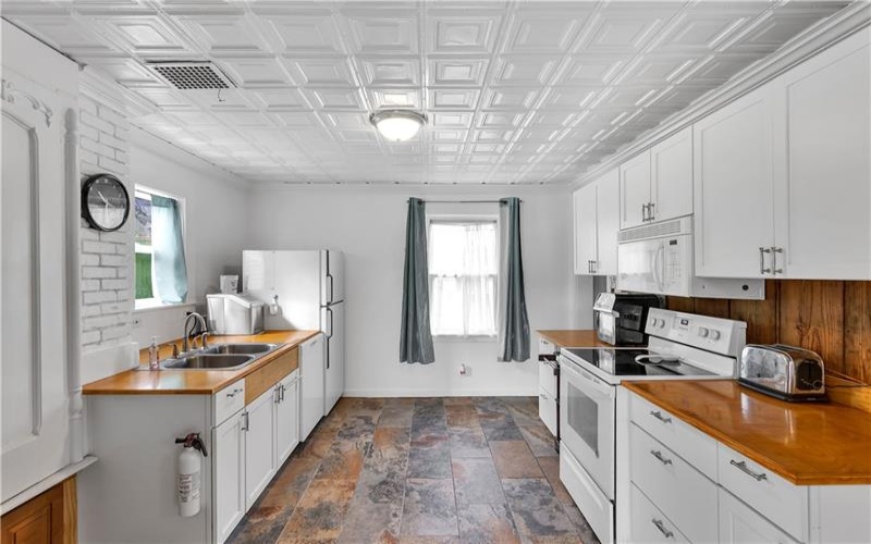 31 Penn, MANOR, 15665, 4 Bedroom Bedrooms, 8 Room Rooms,2 BathroomBathrooms,Residential,For Sale,Penn,1776514