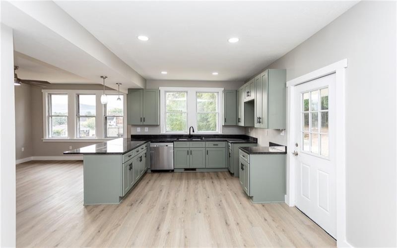 156 Ninth Street, Connellsville, 15425, 3 Bedroom Bedrooms, 6 Room Rooms,2 BathroomBathrooms,Residential,For Sale,Ninth Street,1776533