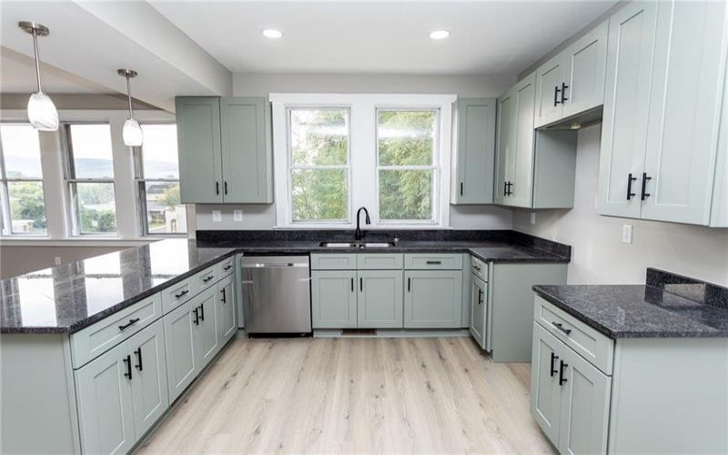 156 Ninth Street, Connellsville, 15425, 3 Bedroom Bedrooms, 6 Room Rooms,2 BathroomBathrooms,Residential,For Sale,Ninth Street,1776533