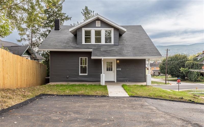 156 Ninth Street, Connellsville, 15425, 3 Bedroom Bedrooms, 6 Room Rooms,2 BathroomBathrooms,Residential,For Sale,Ninth Street,1776533