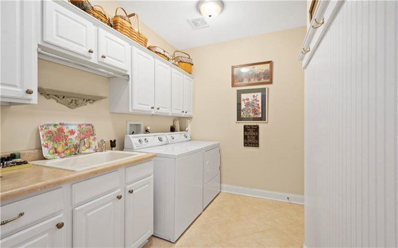 1005 Skyline Drive, Canonsburg, 15317, 5 Bedroom Bedrooms, 14 Room Rooms,3.1 BathroomBathrooms,Residential,For Sale,Skyline Drive,1776558
