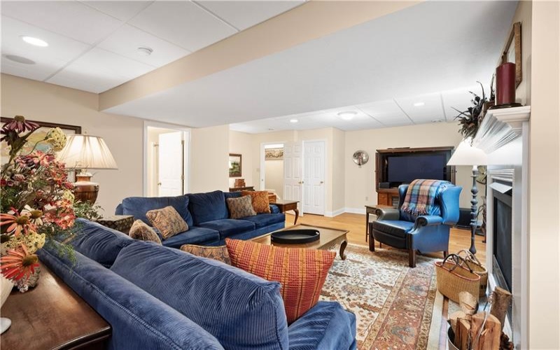 1005 Skyline Drive, Canonsburg, 15317, 5 Bedroom Bedrooms, 14 Room Rooms,3.1 BathroomBathrooms,Residential,For Sale,Skyline Drive,1776558