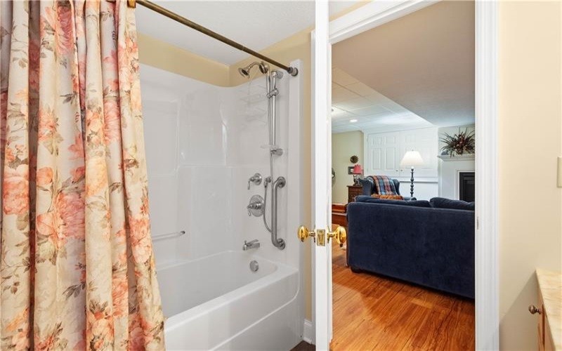 1005 Skyline Drive, Canonsburg, 15317, 5 Bedroom Bedrooms, 14 Room Rooms,3.1 BathroomBathrooms,Residential,For Sale,Skyline Drive,1776558