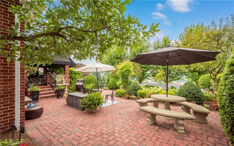 1005 Skyline Drive, Canonsburg, 15317, 5 Bedroom Bedrooms, 14 Room Rooms,3.1 BathroomBathrooms,Residential,For Sale,Skyline Drive,1776558