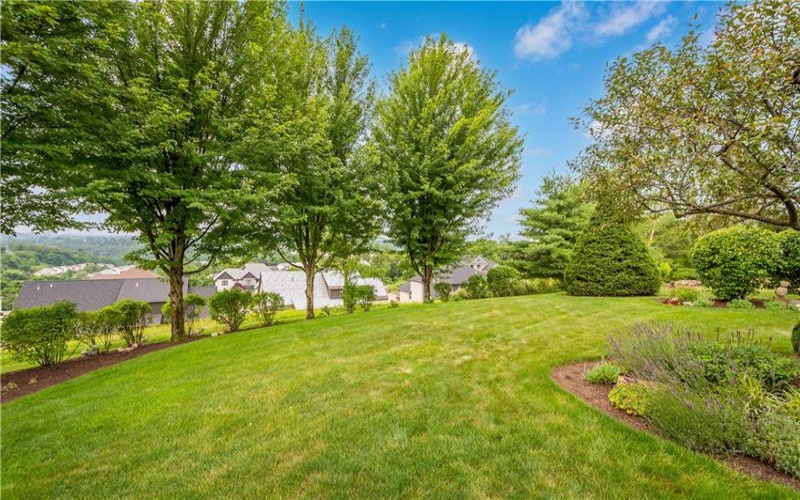 1005 Skyline Drive, Canonsburg, 15317, 5 Bedroom Bedrooms, 14 Room Rooms,3.1 BathroomBathrooms,Residential,For Sale,Skyline Drive,1776558