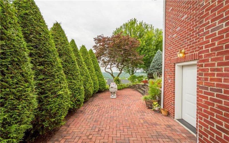 1005 Skyline Drive, Canonsburg, 15317, 5 Bedroom Bedrooms, 14 Room Rooms,3.1 BathroomBathrooms,Residential,For Sale,Skyline Drive,1776558