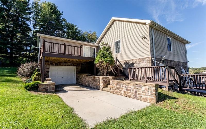 115 Maple Hill Lane, Uniontown, 15401, 4 Bedroom Bedrooms, ,3 BathroomBathrooms,Residential,For Sale,Maple Hill Lane,1776575