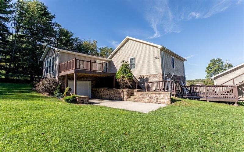 115 Maple Hill Lane, Uniontown, 15401, 4 Bedroom Bedrooms, ,3 BathroomBathrooms,Residential,For Sale,Maple Hill Lane,1776575