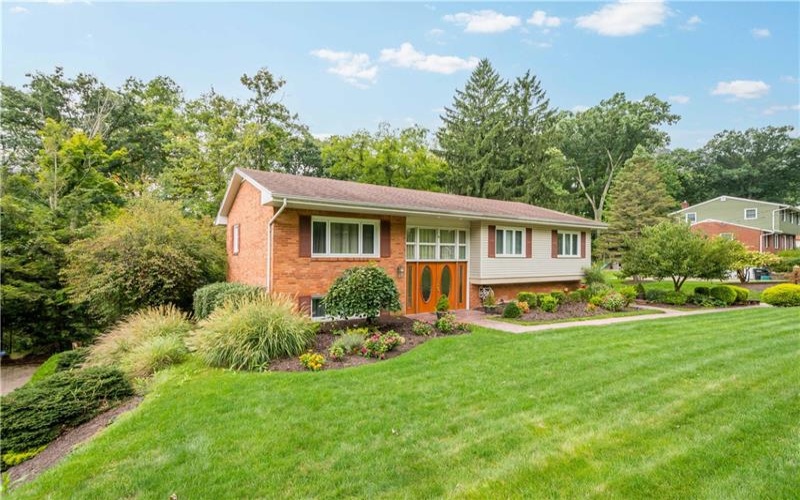 156 Gateshead Drive, McMurray, 15317, 4 Bedroom Bedrooms, 9 Room Rooms,3 BathroomBathrooms,Residential,For Sale,Gateshead Drive,1775881