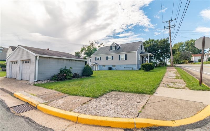 302 Baughman Ave, Jeanette, 15644, 3 Bedroom Bedrooms, 8 Room Rooms,3 BathroomBathrooms,Residential,For Sale,Baughman Ave,1776606