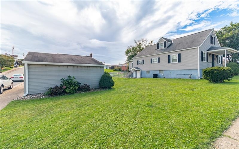 302 Baughman Ave, Jeanette, 15644, 3 Bedroom Bedrooms, 8 Room Rooms,3 BathroomBathrooms,Residential,For Sale,Baughman Ave,1776606