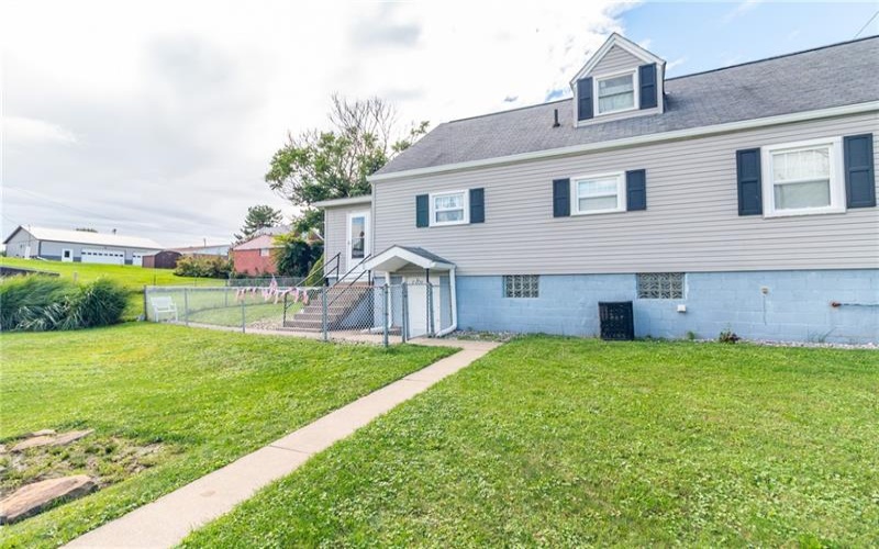 302 Baughman Ave, Jeanette, 15644, 3 Bedroom Bedrooms, 8 Room Rooms,3 BathroomBathrooms,Residential,For Sale,Baughman Ave,1776606