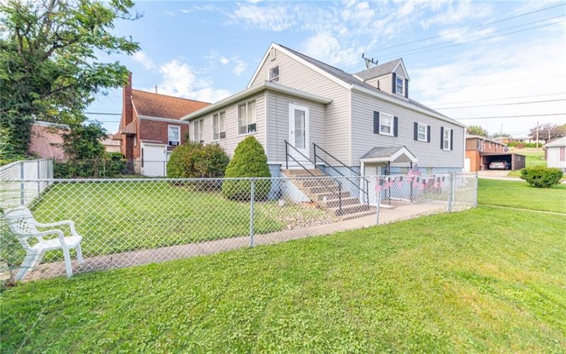 302 Baughman Ave, Jeanette, 15644, 3 Bedroom Bedrooms, 8 Room Rooms,3 BathroomBathrooms,Residential,For Sale,Baughman Ave,1776606