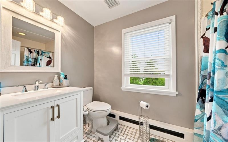 1109 Grandview St, Youngwood, 15697, 4 Bedroom Bedrooms, 9 Room Rooms,2.1 BathroomBathrooms,Residential,For Sale,Grandview St,1776721