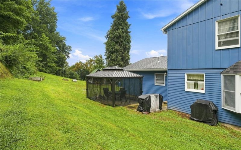 1109 Grandview St, Youngwood, 15697, 4 Bedroom Bedrooms, 9 Room Rooms,2.1 BathroomBathrooms,Residential,For Sale,Grandview St,1776721