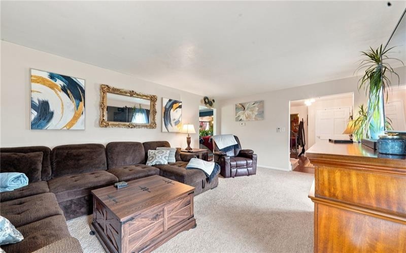 1109 Grandview St, Youngwood, 15697, 4 Bedroom Bedrooms, 9 Room Rooms,2.1 BathroomBathrooms,Residential,For Sale,Grandview St,1776721