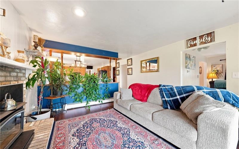 1109 Grandview St, Youngwood, 15697, 4 Bedroom Bedrooms, 9 Room Rooms,2.1 BathroomBathrooms,Residential,For Sale,Grandview St,1776721