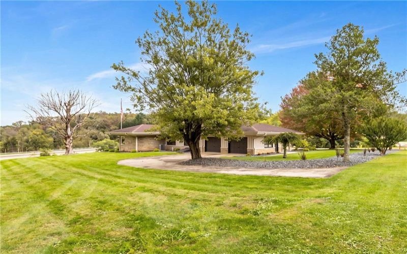 102 Peasant Village Ln, Belle Vernon, 15012, 5 Bedroom Bedrooms, 14 Room Rooms,4 BathroomBathrooms,Residential,For Sale,Peasant Village Ln,1776744