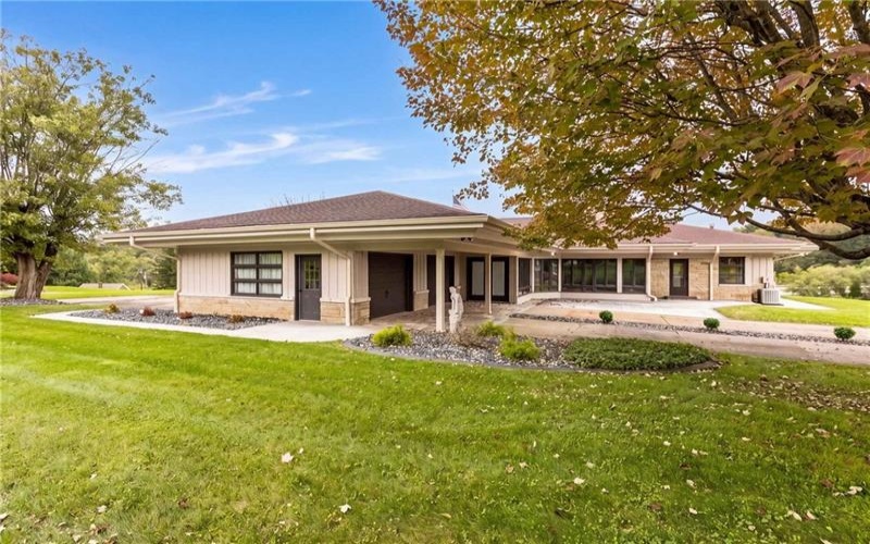 102 Peasant Village Ln, Belle Vernon, 15012, 5 Bedroom Bedrooms, 14 Room Rooms,4 BathroomBathrooms,Residential,For Sale,Peasant Village Ln,1776744